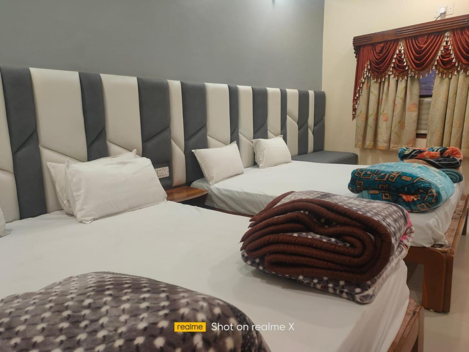Hotel Pleasure Landmark Ujjain Exterior photo